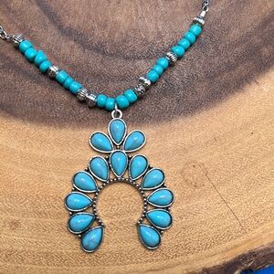 Chic Silver Necklace with Turquoise Accents
